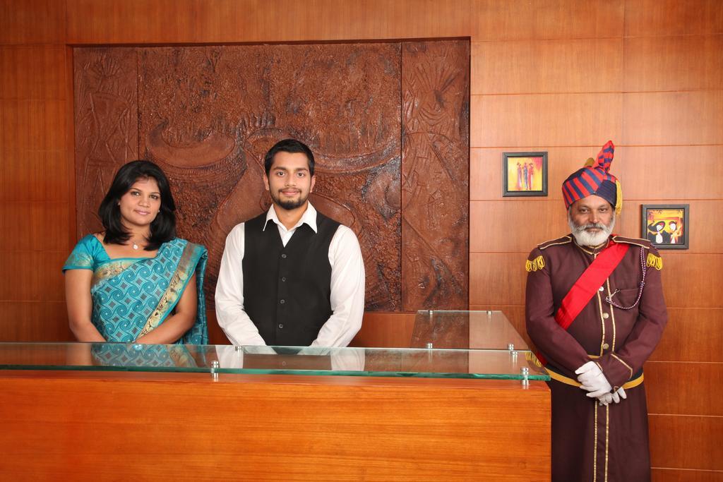 Century Grand Hotel Mananthavady Buitenkant foto