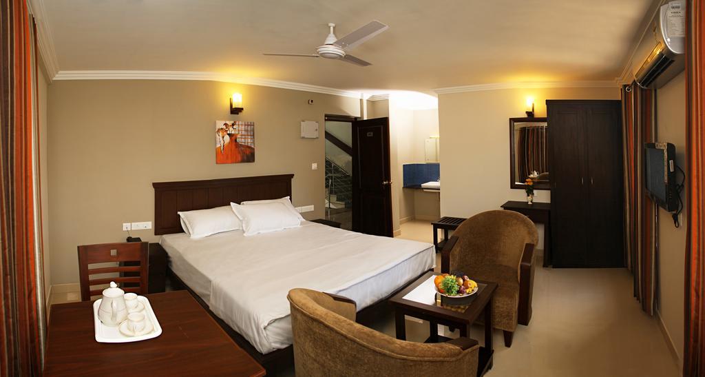 Century Grand Hotel Mananthavady Kamer foto
