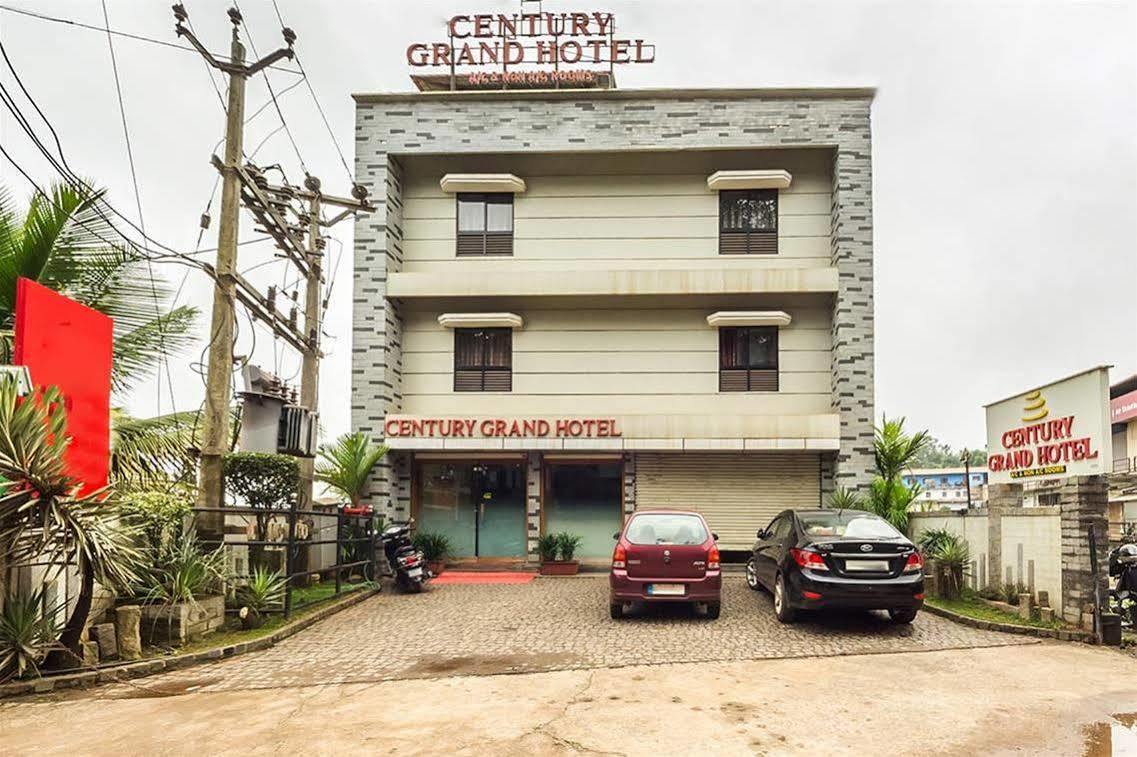 Century Grand Hotel Mananthavady Buitenkant foto